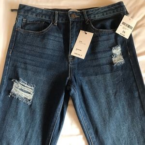 Boyfriend Fit Distressed Jeans